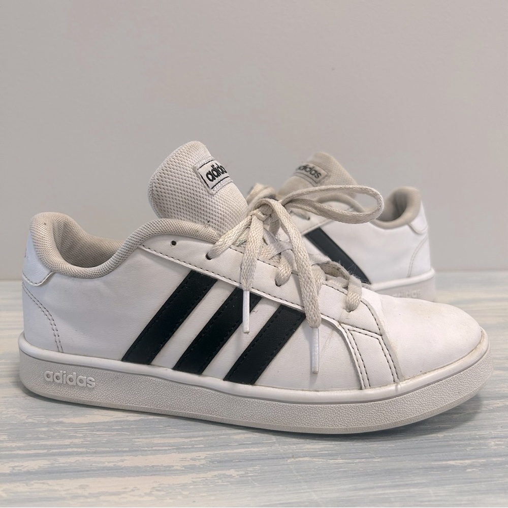Adidas baseline trainer athletic casual sneaker shoes 3 stripe black and white